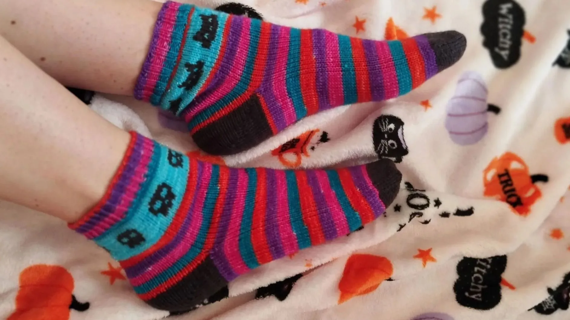 Tricoter des chaussettes Halloween en jacquard : la version remix à découvrir